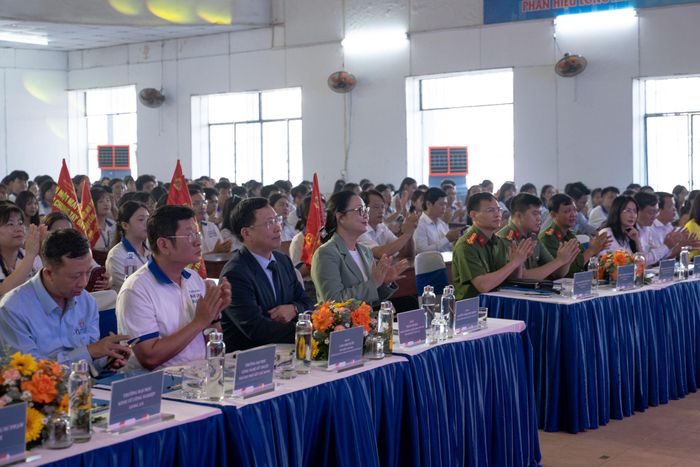 Các đại biểu tham dự lễ phát động