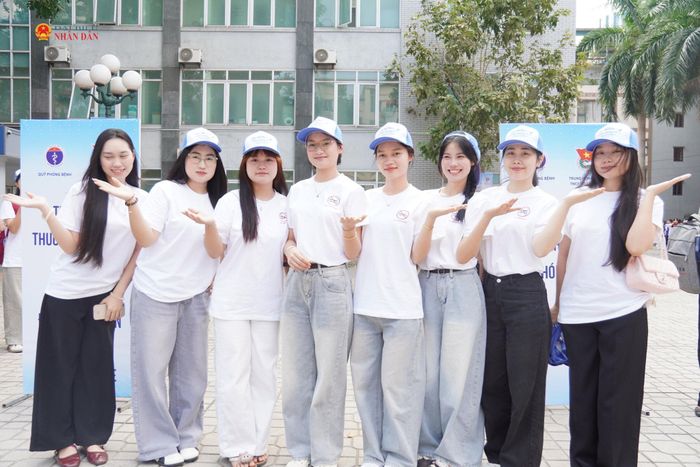 Mỗi đoàn viên, thanh niên cần tiên phong thực hiện các quy định về địa điểm cấm hút thuốc; đồng thời tích cực tuyên truyền, vận động người thân, bạn bè cùng xây dựng môi trường sống, học tập và làm việc không khói thuốc.