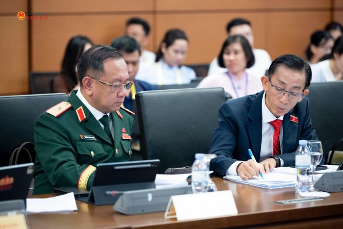 ĐBQH TP. Hồ Chí Minh tham dự phiên thảo luận