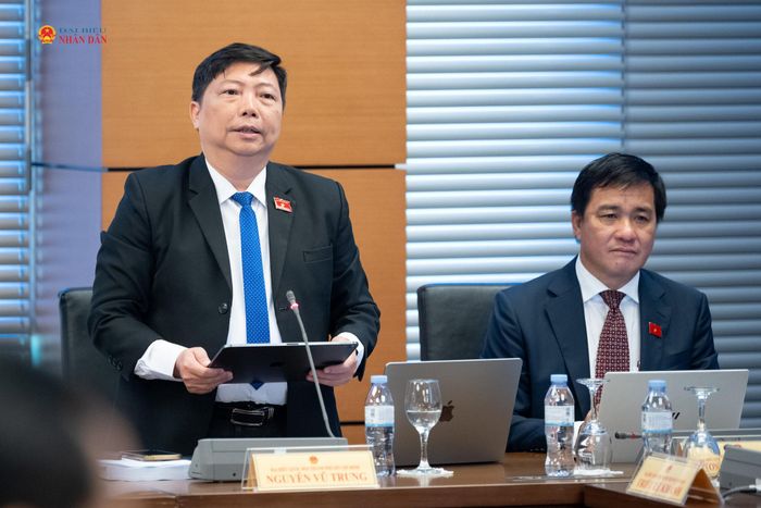 ĐBQH Nguyễn Vũ Trung phát biểu thảo luận tại tổ