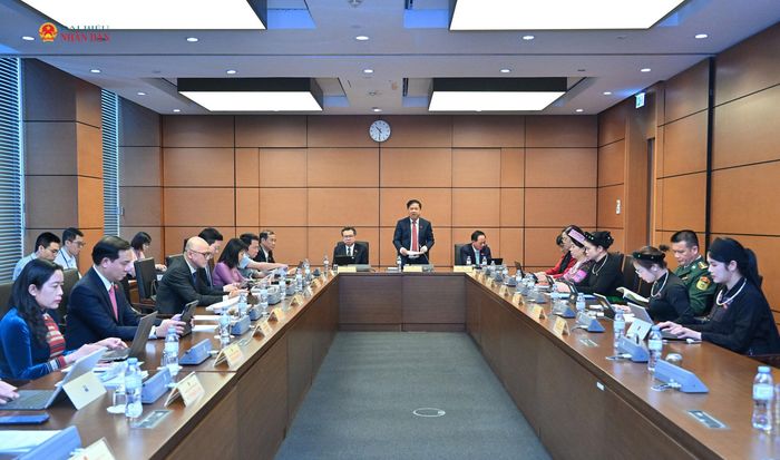 Toàn cảnh phiên thảo luận ở Tổ 14, sáng 17/10