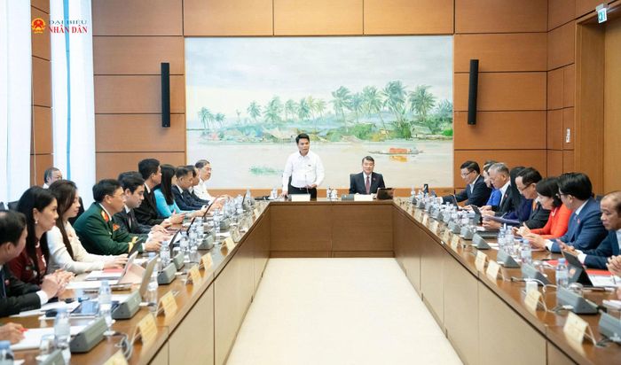 Toàn cảnh phiên thảo luận. Ảnh: Lâm Hiển