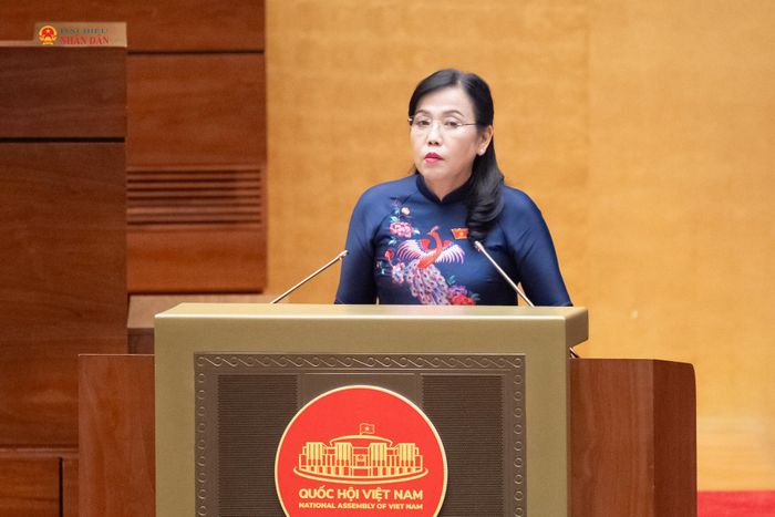 Chủ nhiệm Ủy ban Khoa học, Công nghệ và Môi trường Nguyễn Thanh Hải trình bày báo cáo thẩm tra về 2 dự án: Luật Bưu chính (sửa đổi); Luật sửa đổi, bổ sung một số điều của Luật Đo lường. Ảnh: Phạm Thắng