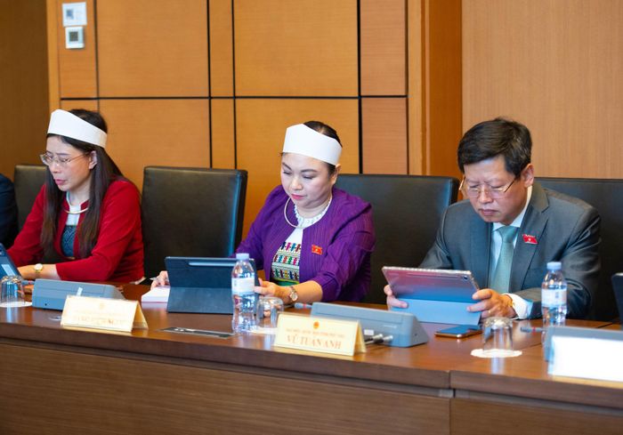 Đoàn ĐBQH Phú Thọ tham dự phiên thảo luận. Ảnh: Xuân Quý