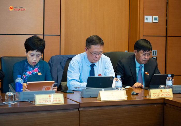 Đoàn ĐBQH Phú Thọ tham dự phiên thảo luận. Ảnh: Xuân Quý