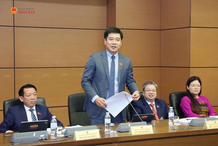 ĐBQH Lê Thanh Hoàn (Thanh Hóa) phát biểu thảo luận. Ảnh: Minh Anh