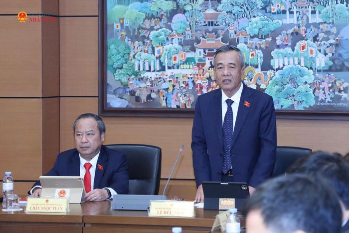 Ủy viên Trung ương Đảng, Bí thư Tỉnh ủy, Trưởng Đoàn ĐBQH tỉnh Thanh Hóa Lê Đức Thái điều hành thảo luận tổ 13. Ảnh: Minh Anh