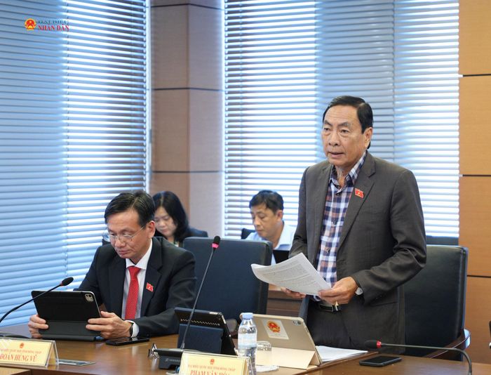 ĐBQH Phạm Văn Hòa (Đồng Tháp) phát biểu tại thảo luận tổ