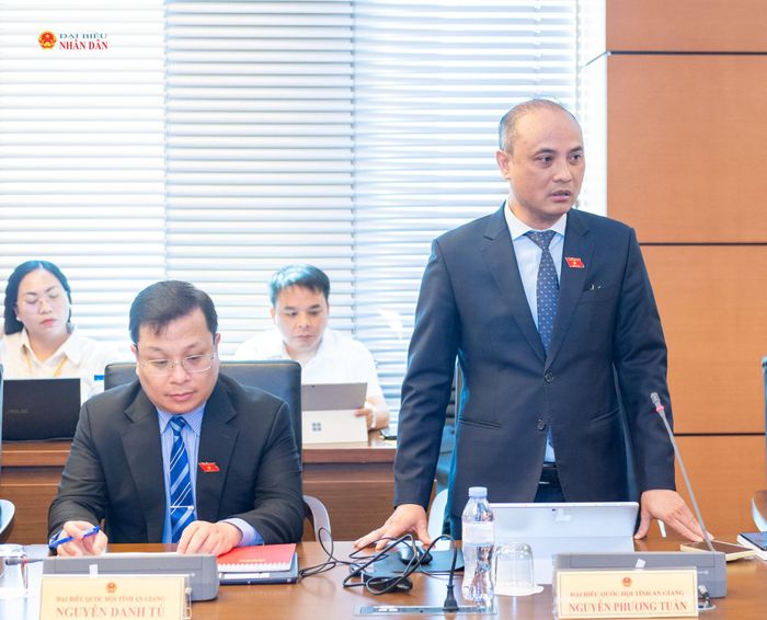 ĐBQH Nguyễn Phương Tuấn (An Giang) phát biểu. Ảnh: Mạnh Hưng