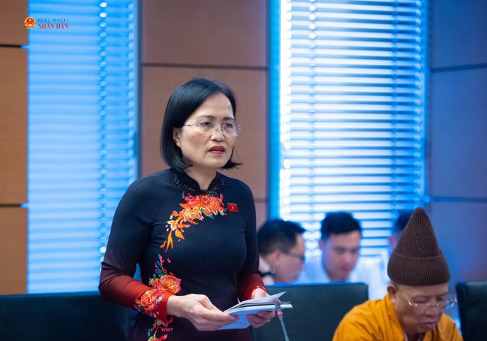 ĐBQH Trần Thị Kim Nhung (TP. Quảng Ninh) phát biểu. Ảnh: Xuân Quý