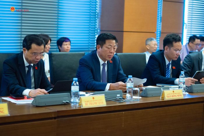 Đoàn ĐBQH tỉnh Cao Bằng tại phiên thảo luận tổ. Ảnh: Xuân Quý