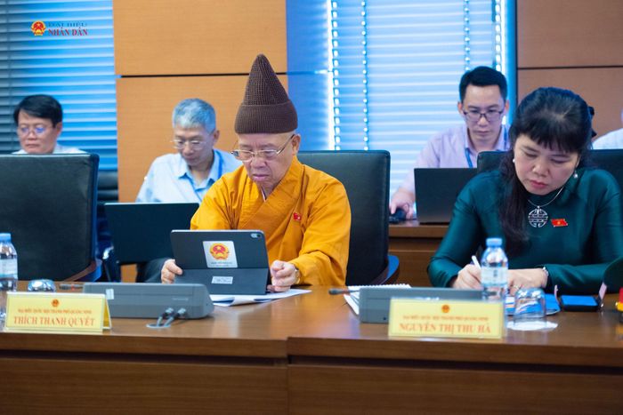 Đoàn ĐBQH TP. Quảng Ninh tại phiên thảo luận tổ. Ảnh: Xuân Quý