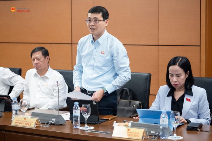 ĐBQH Đỗ Đức Hiển phát biểu thảo luận tại tổ
