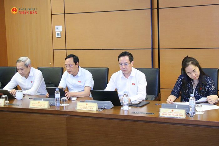 Các đại biểu tham dự phiên thảo luận tổ. Ảnh: Đắc Trường