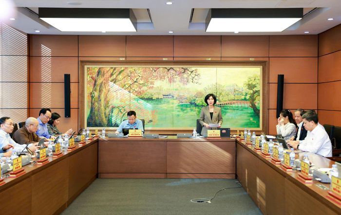 Quang cảnh thảo luận tại Tổ 1. Ảnh: Văn Tuyến