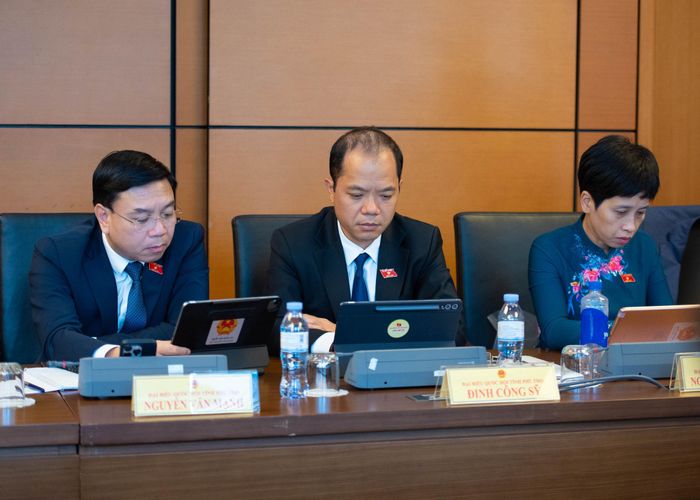 Đoàn ĐBQH Phú Thọ tham dự phiên thảo luận. Ảnh: Xuân Quý