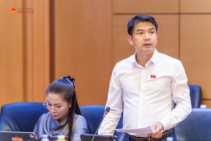 ĐBQH Vũ Văn Cường (TP. Bắc Ninh) phát biểu tại phiên thảo luận chiều 17/10. Ảnh: H.Nga