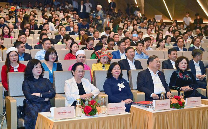 Chủ tịch Ủy ban Trung ương MTTQ Việt Nam Bùi Thị Minh Hoài, Phó Thủ tướng Thường trực Chính phủ Phạm Gia Túc, Phó Chủ tịch Quốc hội Nguyễn Thị Hồng và các đại biểu dự chương trình