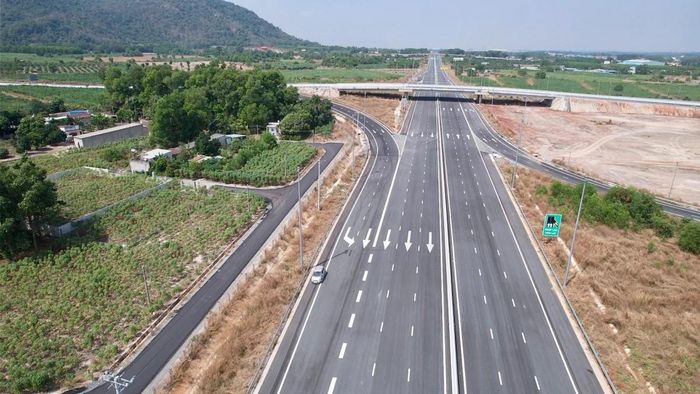 Trong 9 tháng đầu năm 2026, cả nước đã hoàn thành, đưa vào khai thác sử dụng 395 km đường bộ cao tốc. Ảnh: chinhphu.vn