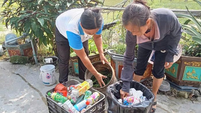 Chủ động phân loại rác thải trong sinh hoạt trước khi đem tiêu hủy