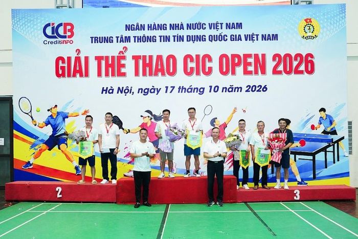 Trao Giải đôi nam môn Tenis