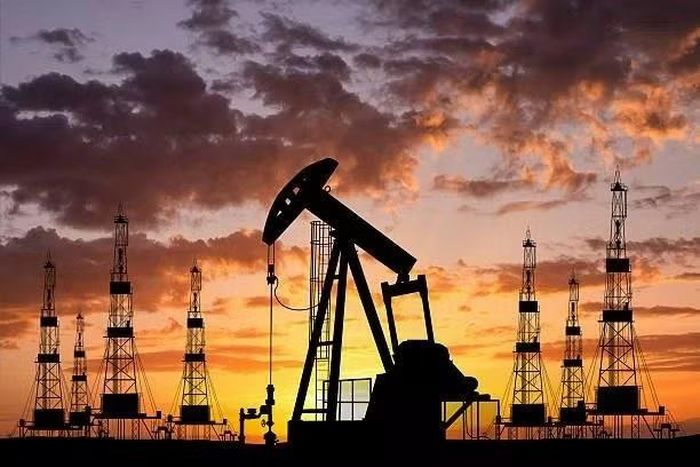 Giá dầu Brent đã chạm mốc 110 USD/thùng, cao nhất kể từ ngày 19/5. Ảnh: Getty Images