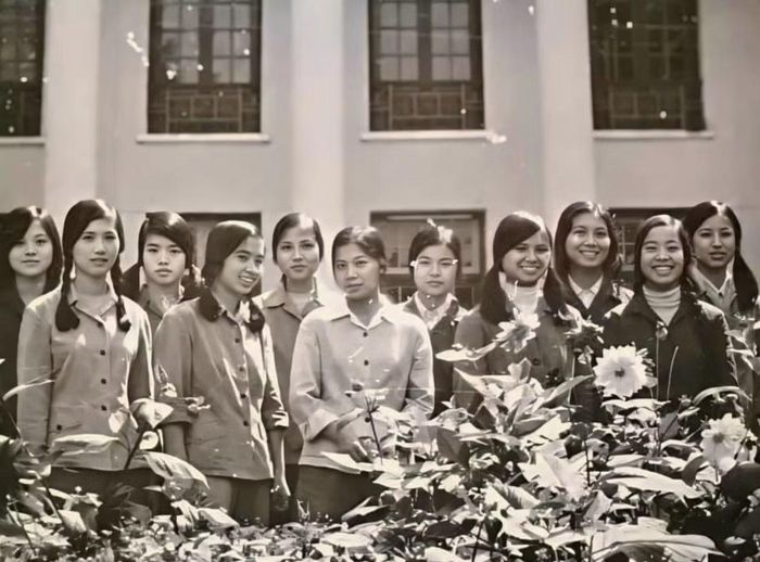  Các học viên nữ Khóa D8 năm 1978. 