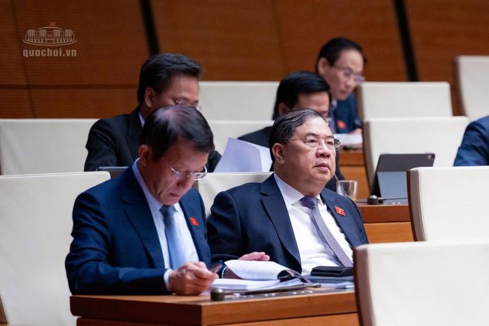 Các đại biểu dự phiên họp.