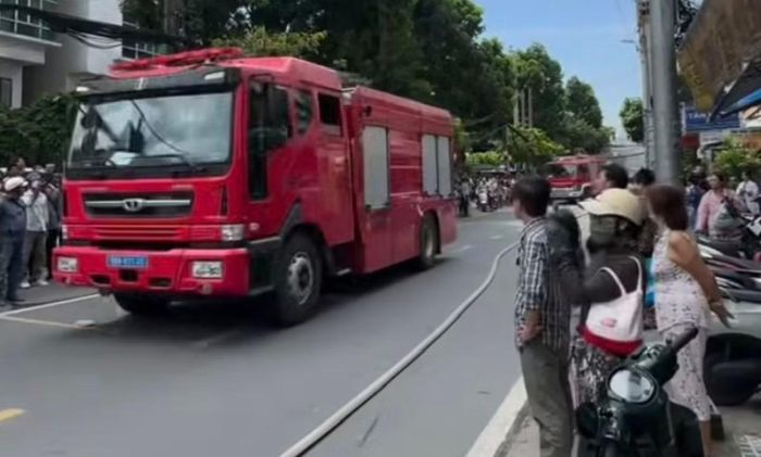 Lực lượng chữa cháy nhanh chóng tiếp cận.