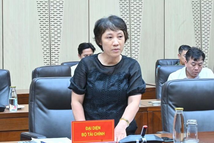 Các đại biểu thảo luận tại hội nghị.