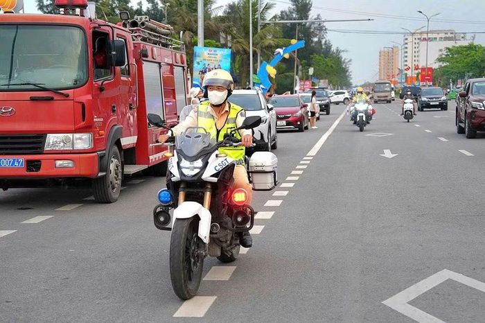 Lực lượng Công an phường Cửa Lò tuần tra đảm bảo ANTT trên các tuyến phố.