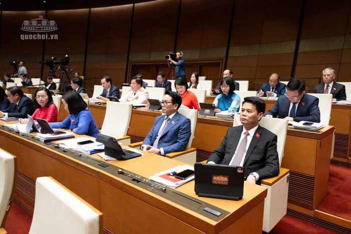 Các đại biểu dự phiên họp.