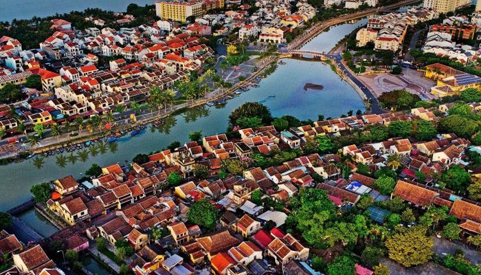 Lượng khách đến Hội An ngày càng tăng, đặt ra yêu cầu nâng cao chất lượng trải nghiệm và bảo đảm nguồn lực cho công tác bảo tồn di sản.