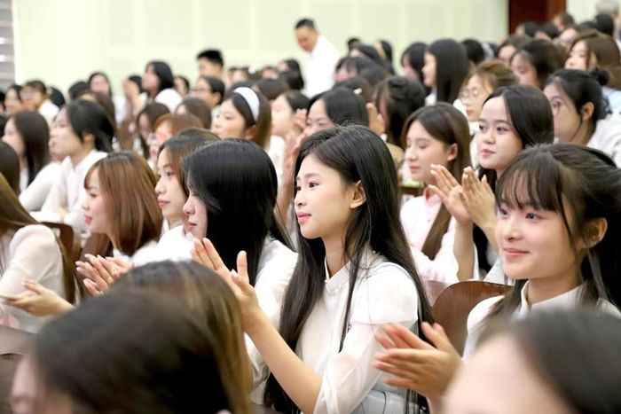Sinh viên Trường Cao đẳng Sư phạm Trung ương. Ảnh: FBNT