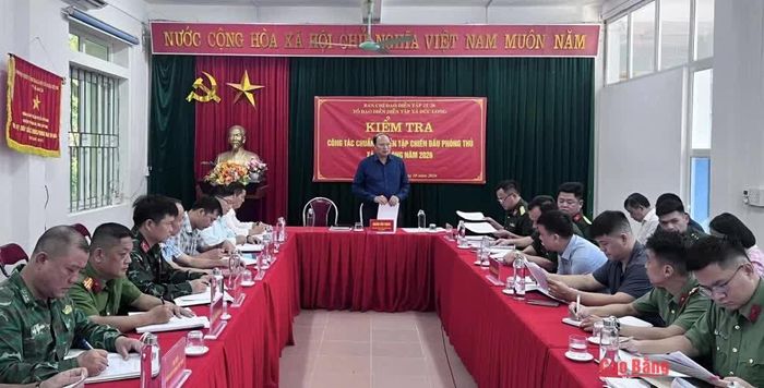 Phó Chủ tịch UBND tỉnh Hoàng Văn Thạch phát biểu tại buổi kiểm tra.
