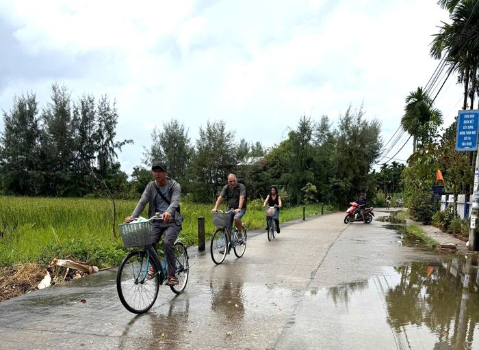 Khu vực Duy Vinh (xã Nam Phước - TP Đà Nẵng) thu hút nhiều khách du lịch nước ngoài trải nghiệm du lịch sinh thái. Ảnh: Thanh Hải