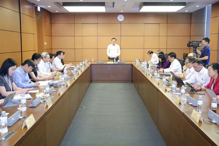 Quang cảnh Phiên thảo luận tại Tổ chiều 17/10. Ảnh: N. TRƯỜNG