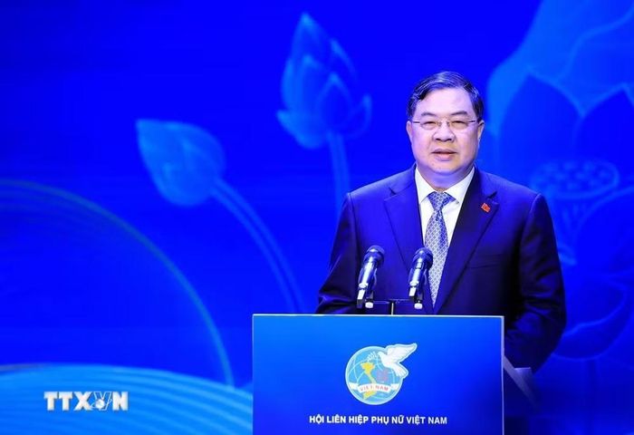 Phó Thủ tướng Thường trực Chính phủ Phạm Gia Túc chúc mừng các tập thể, cá nhân được nhận Giải thưởng Phụ nữ Việt Nam năm 2026 và Giải thưởng Nguyễn Thị Định lần thứ Hai; biểu dương, đánh giá cao nỗ lực, kết quả hoạt động của Hội Liên hiệp Phụ nữ Việt Nam. (Ảnh: Tuấn Anh/TTXVN)