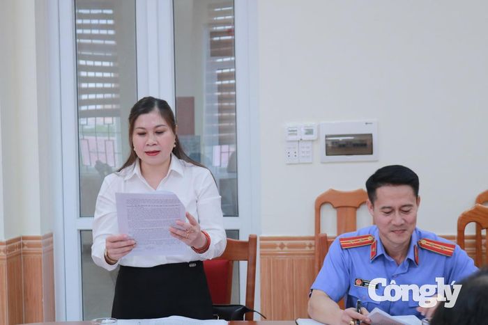 Bà Nguyễn Thị Lan Phương, Chánh án TAND khu vực 1 - Quảng Trị báo cáo tại buổi làm việc. (Ảnh: Thanh Trà)