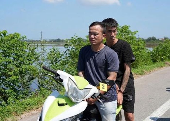 Hai đối tượng Nguyễn Công Bình và Trần Lợi cùng phương tiện gây án.