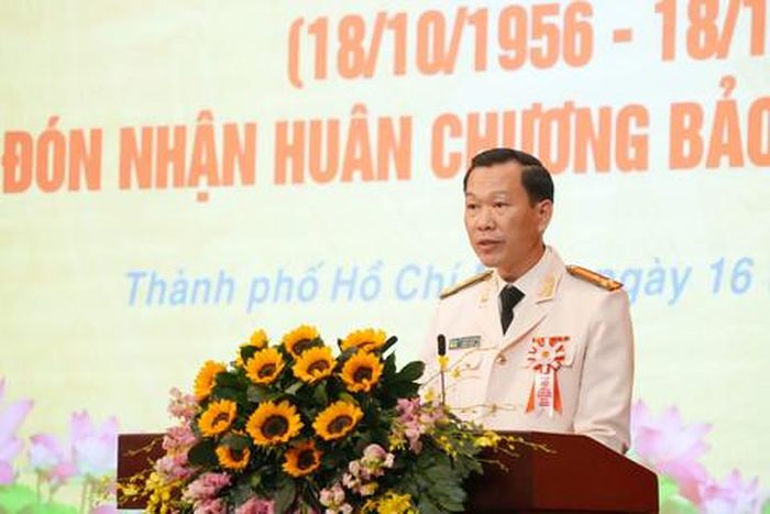 Thượng tá Vũ Thanh Khương - Trưởng Phòng Cảnh vệ miền Nam, phát biểu ôn lại truyền thống