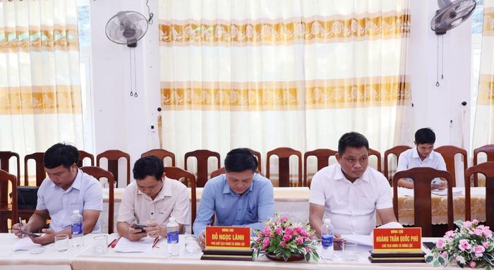 Lãnh đạo xã Hưng Lộc tại buổi làm việc