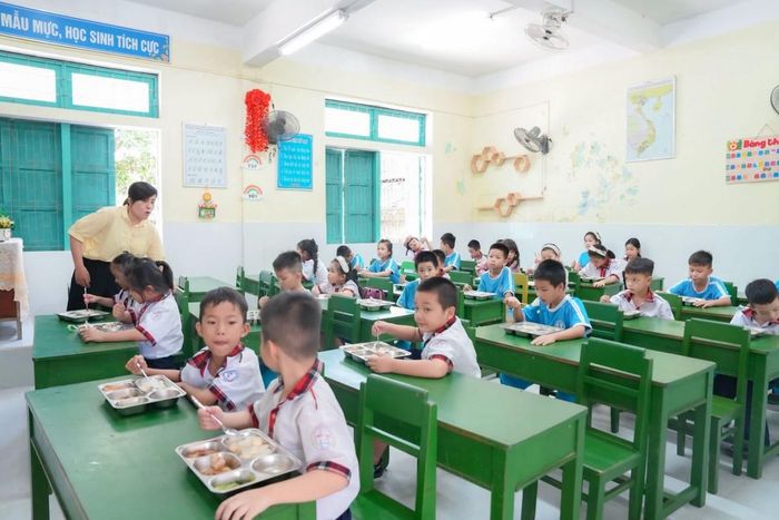 Kiểm tra vệ sinh an toàn thực phẩm tại trường học