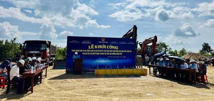 Các đại biểu tham dự lễ khởi công.
