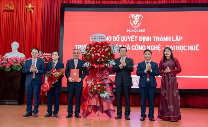 GS.TS. Nguyễn Vũ Quốc Huy, Quyền Giám đốc Đại học Huế trao Quyết định thành lập và bổ nhiệm Hiệu trưởng, Phó Hiệu trưởng Trường Kỹ thuật và Công nghệ