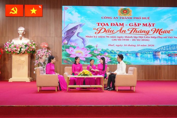 Tọa đàm, giao lưu với Anh hùng Lực lượng vũ trang Nhân dân Nguyễn Thị Lài