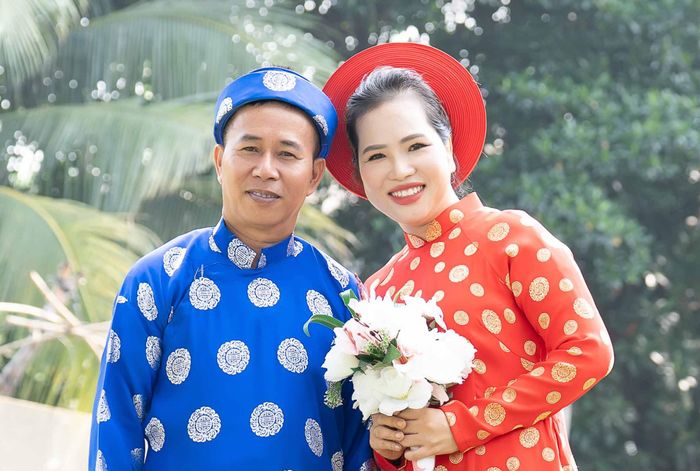 Vợ chồng chị Nhung rạng rỡ khi được chụp ảnh cưới.