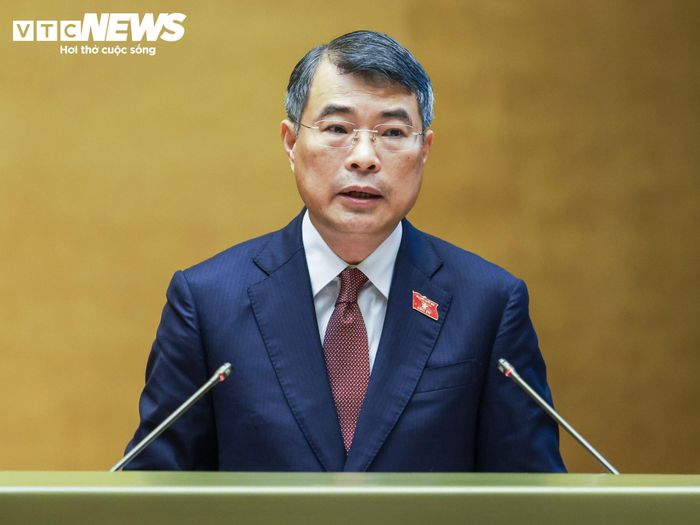 Thủ tướng Chính phủ Lê Minh Hưng trình bày Báo cáo về tình hình thực hiện Kế hoạch phát triển kinh tế-xã hội năm 2026 và dự kiến kế hoạch phát triển kinh tế-xã hội năm 2027.