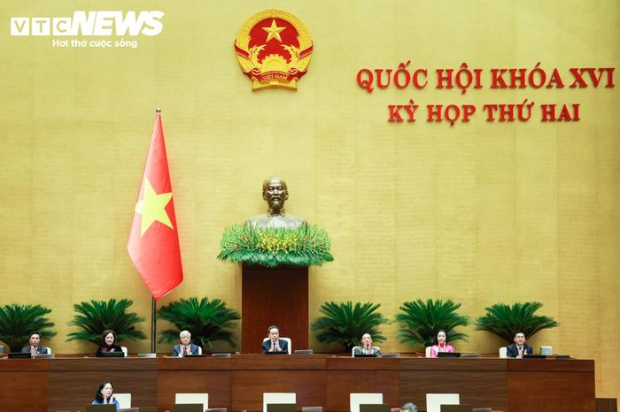 Kỳ họp thứ hai, Quốc hội khóa XVI được tổ chức theo hình thức họp tập trung và chia thành 2 đợt: Đợt 1, từ ngày 17/10-14/11; Đợt 2, từ ngày 20-21/11 (dự phòng bế mạc ngày 23/11).