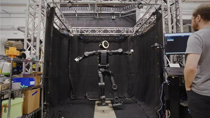 Việc gia công, lắp ráp và sửa chữa nội bộ giúp Boston Dynamics mở rộng quy mô sản xuất Atlas và đẩy nhanh tiến độ phát triển. (Ảnh: Boston Dynamics)